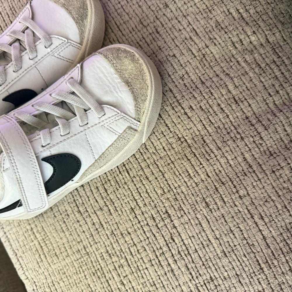 Nike Kids White and Black Low-Top Sneakers